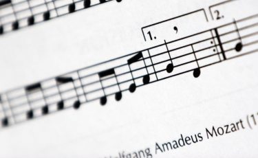 easy mozart piano pieces